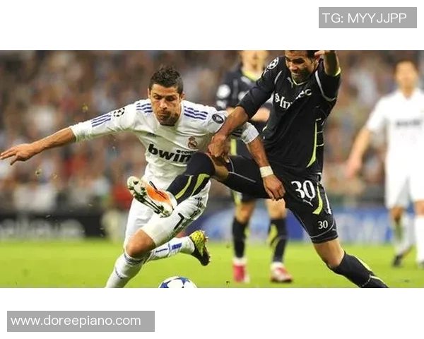 足球明星背后的故事：他们与父母亲的深厚情感与成长历程