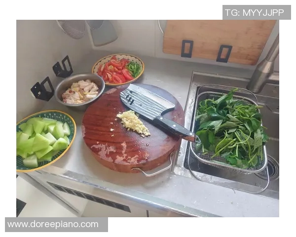 足球明星亲自下厨做美食究竟是哪个球星的独特才艺展示